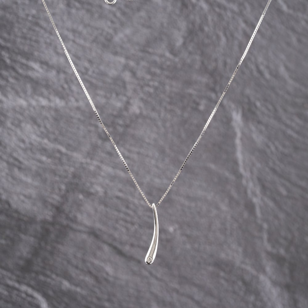 Pre-Owned 9ct White Gold Brilliant Cut Diamond Bar Pendant &amp; 16-18 Inch Box Chain 41143282