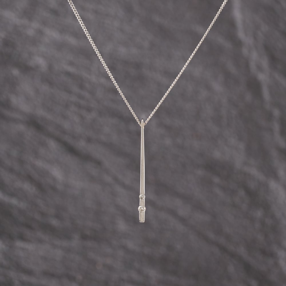 Pre-Owned 18ct White Gold Brilliant Cut Diamond Set Bar Pendant &amp; 16 Inch Curb Chain 41143299