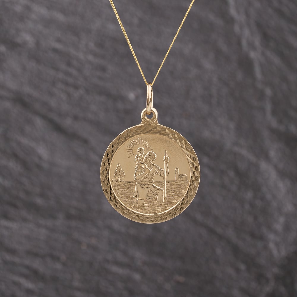 Pre-Owned 9ct Yellow Gold Round St Christopher Pendant &amp; 18 Inch Curb Chain 41143359