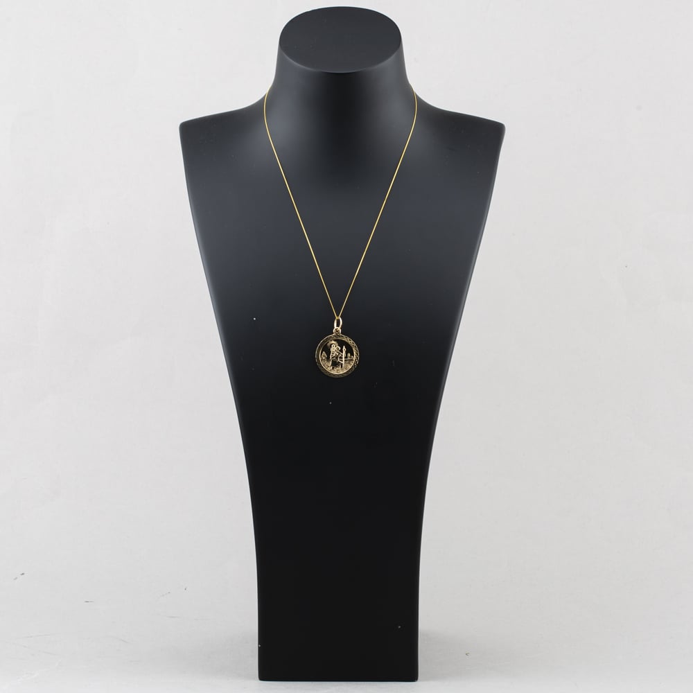 Pre-Owned 9ct Yellow Gold Round St Christopher Pendant & 18 Inch Curb Chain 41143359