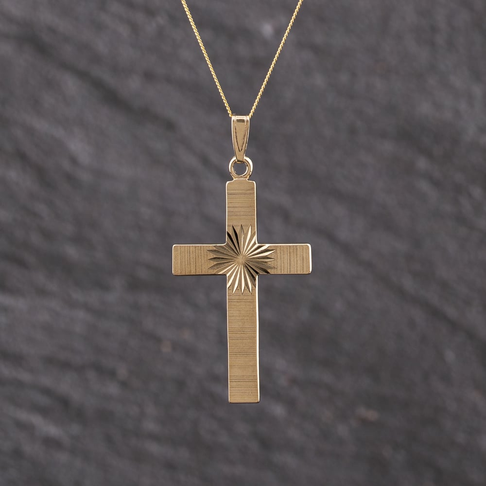 Pre-Owned 9ct Yellow Gold Patterned Cross Pendant &amp; 18 Inch Curb Chain 41143362