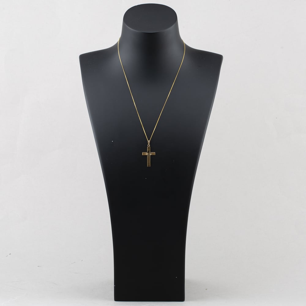 Pre-Owned 9ct Yellow Gold Patterned Cross Pendant & 18 Inch Curb Chain 41143362