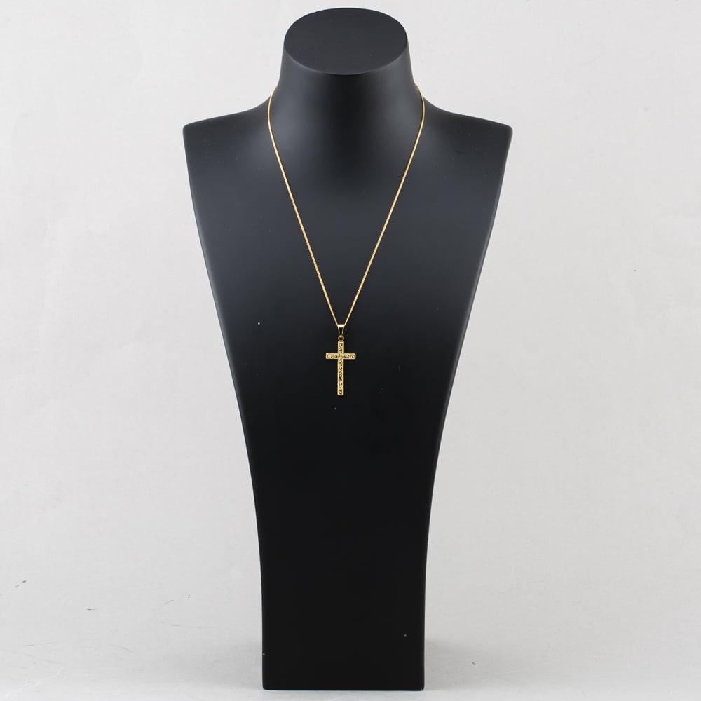 Pre-Owned 18ct Yellow Gold Patterned Cross Pendant & 18 Inch Curb Chain 41143363