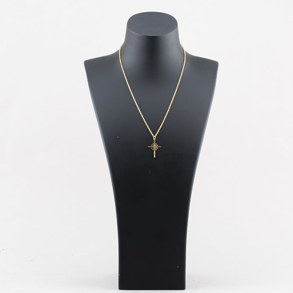 Pre-Owned 9ct Yellow Gold Decorative Diamond Cut Cross Pendant & 18 Inch Prince Of Wales Chain 41143394