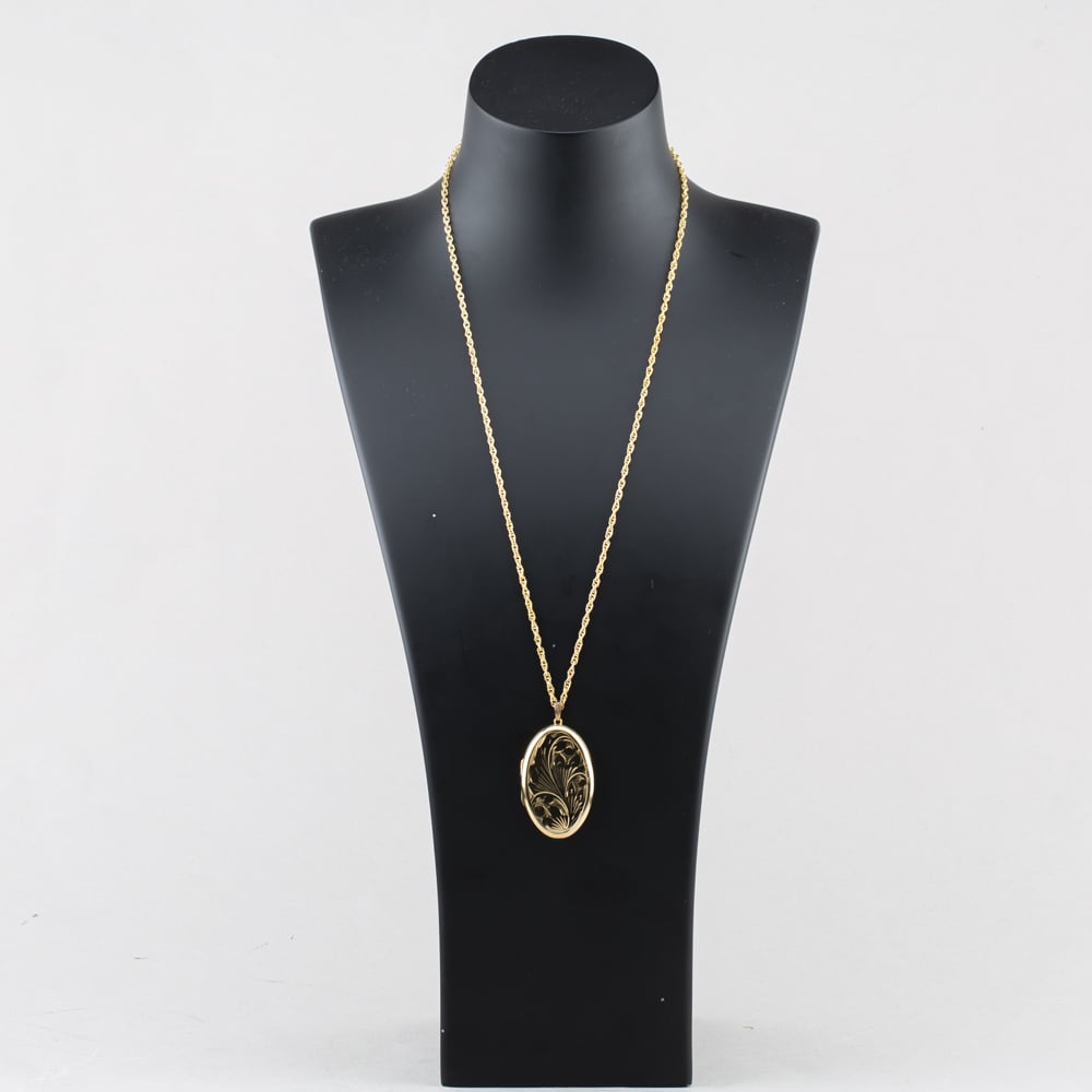 Pre-Owned Vintage 9ct Yellow Gold Large Hand Engraved Oval Locket Pendant & 24 Inch Prince Of Wales Chain 41143437