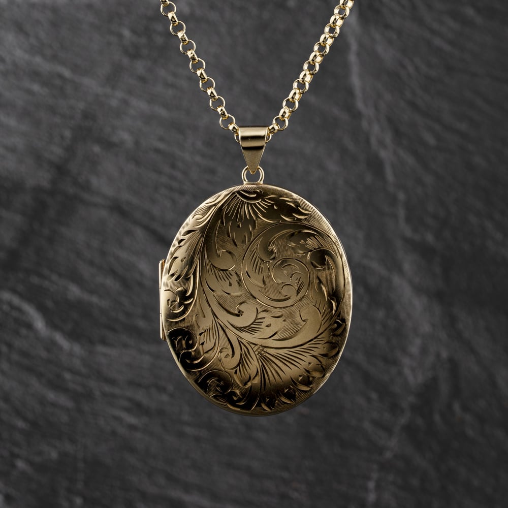 Pre-Owned Vintage 9ct Yellow Gold Very Large Heavy Hand Engraved Locket Pendant &amp; 26 Inch Belcher Chain 41143438