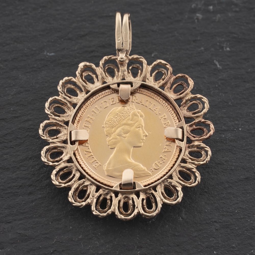 Pre-Owned Yellow Gold Queen Elizabeth II 1982 Half Sovereign Coin Keeper Loose Pendant 41143445