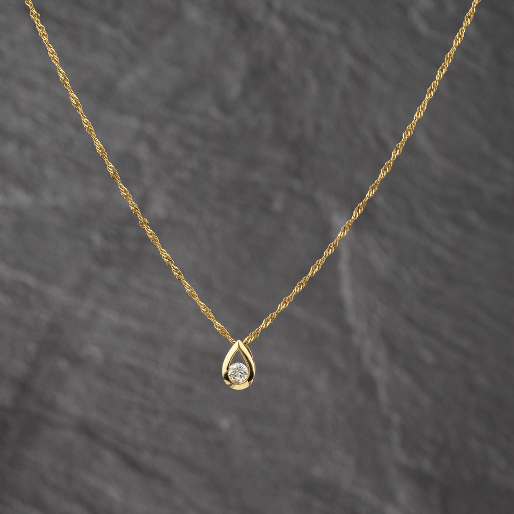 Pre-Owned 18ct Yellow Gold 0.20ct Brilliant Cut Diamond Teardrop Pendant &amp; 15 Inch Prince Of Wales Chain 41143449