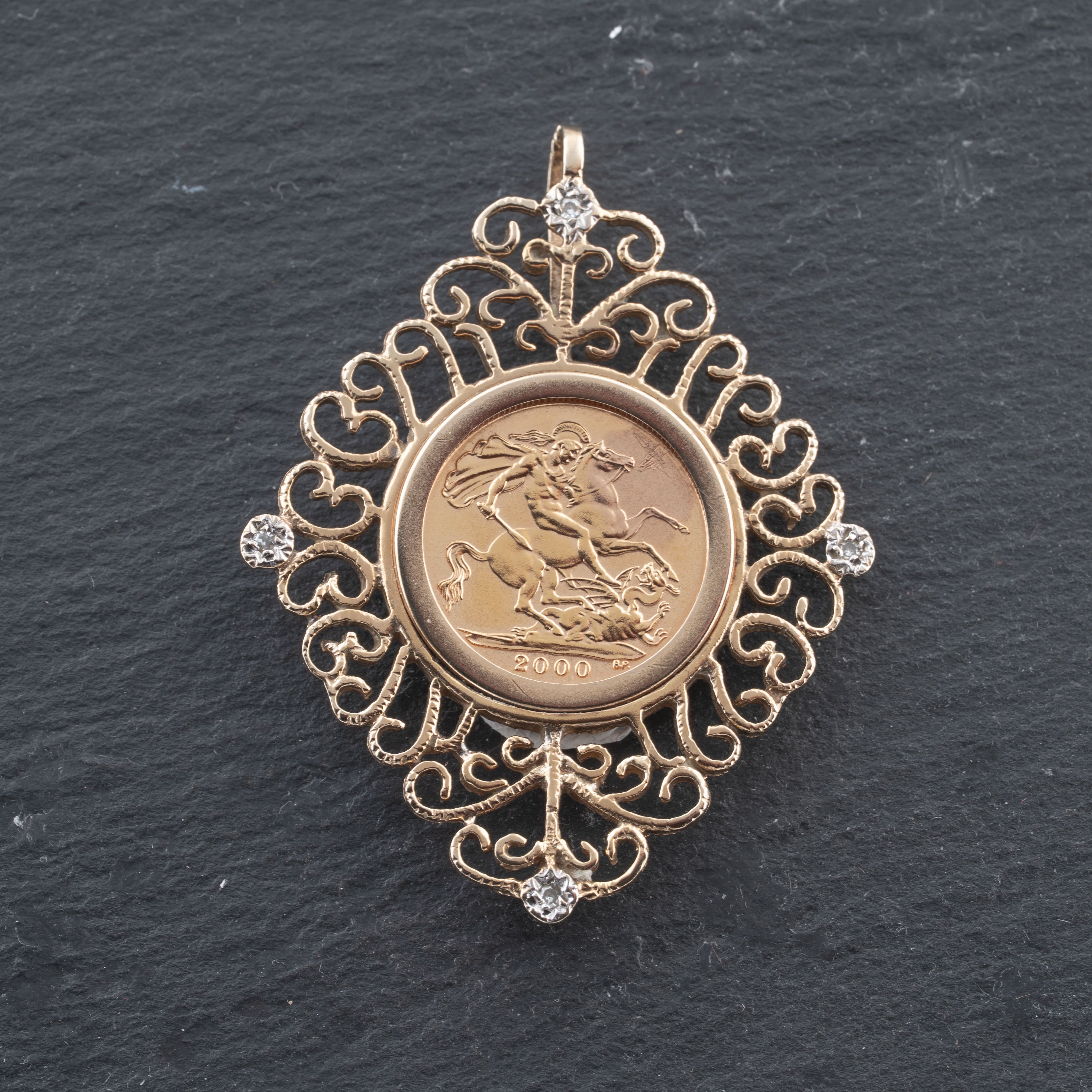 Pre-Owned Yellow Gold Diamond 2000 Queen Elizabeth Half Sovereign Loose Pendant 41143479