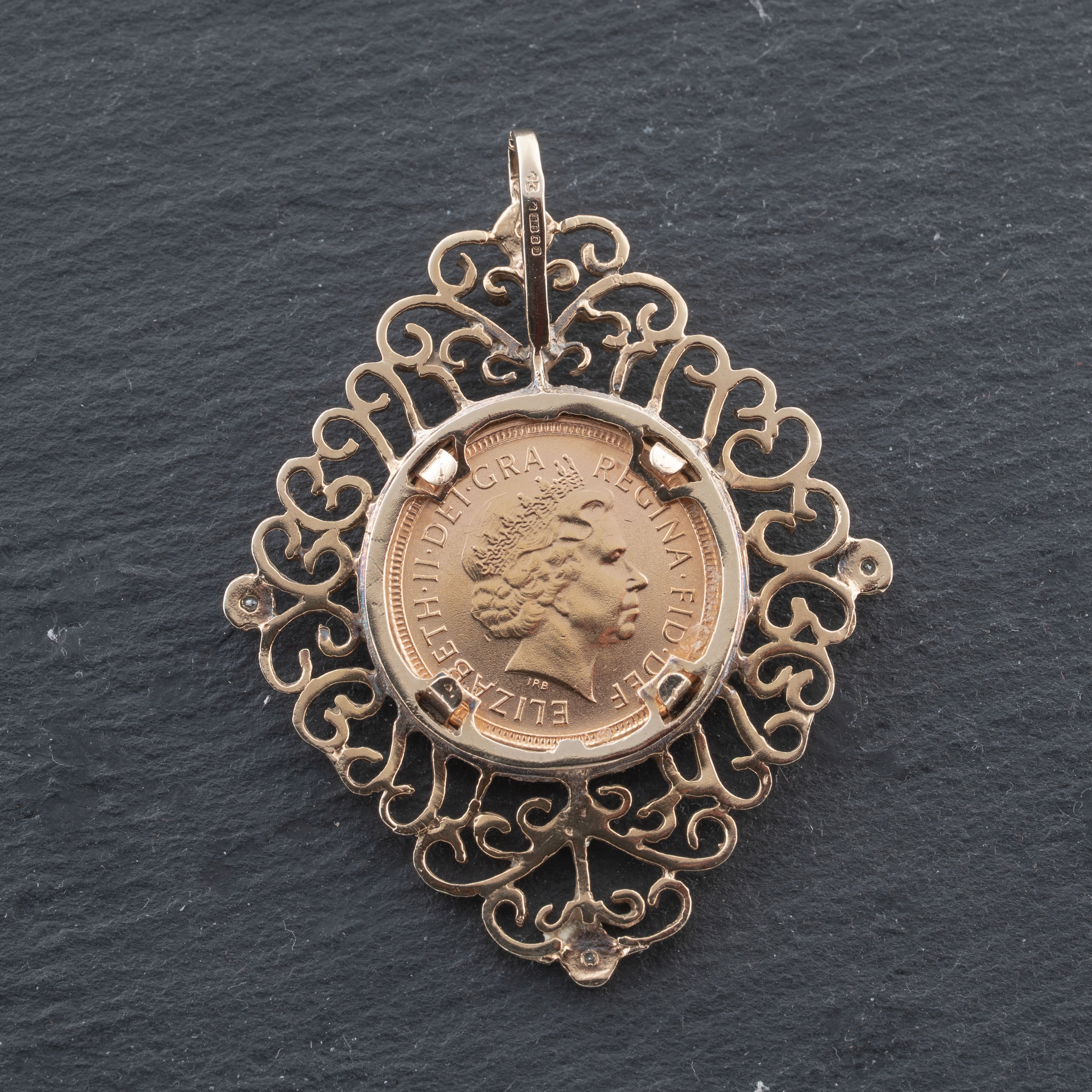 Pre-Owned Yellow Gold Diamond 2000 Queen Elizabeth Half Sovereign Loose Pendant 41143479
