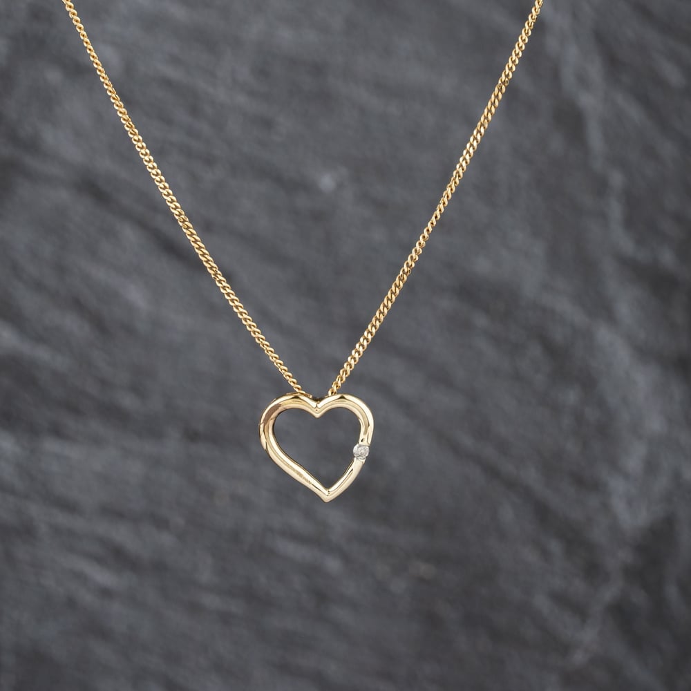Pre-Owned 9ct Yellow Gold 0.03ct Diamond Open Heart Pendant &amp; 18 Inch Curb Chain 41143490