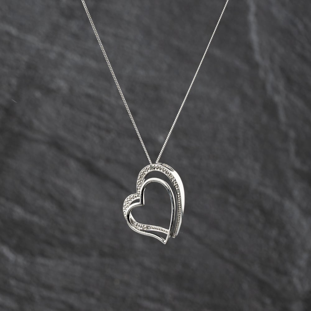 Pre-Owned 9ct White Gold Diamond Heart Pendant &amp; 18 Inch Curb Chain 41143517
