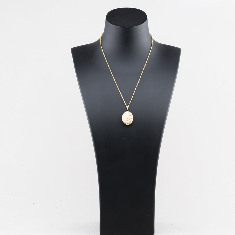 Pre-Owned 9ct Yellow Gold Oval Hand Engraved Locket Pendant & 18 Inch Curb Chain 41143521