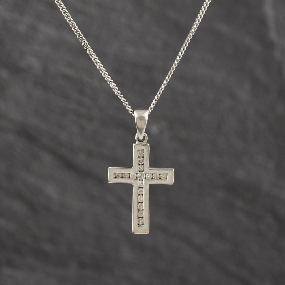 Pre-Owned White Gold 0.25ct Brilliant Cut Diamond Channel Set Cross Pendant &amp; 16 Inch Curb Chain 41143527