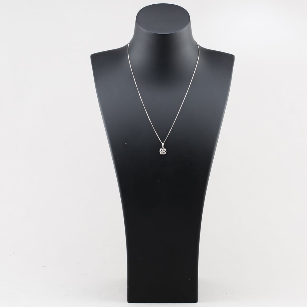 Pre-Owned 9ct White Gold Diamond Flower Pendant & 18 Inch Curb Chain 41143530
