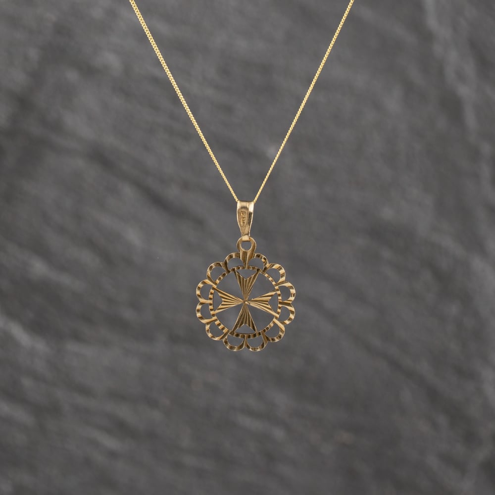 Pre-Owned Yellow Gold Maltease Pendant &amp; 18 Inch Curb Chain 41143544