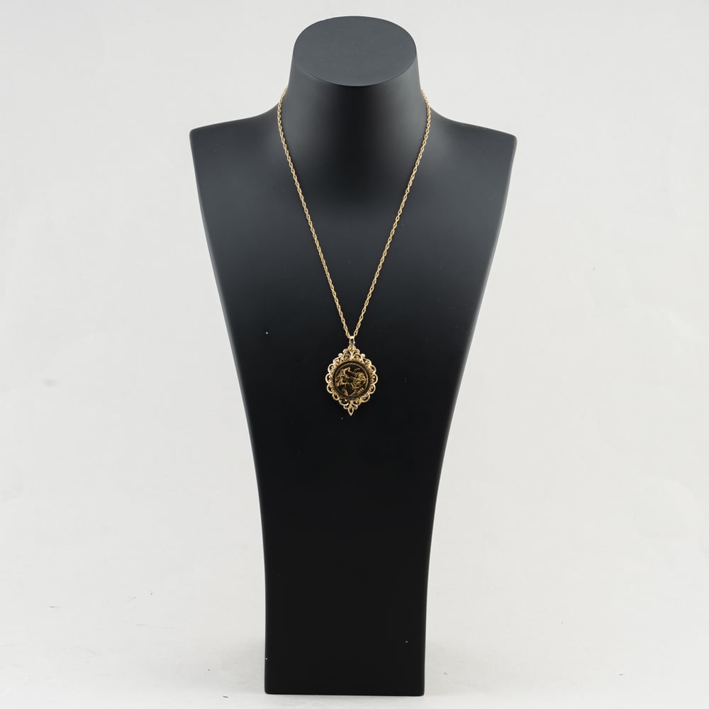 Pre-Owned 9ct Yellow Gold Queen Elizabeth II 1978 Full Sovereign Coin Keeper Pendant & 18 Inch Prince Of Wales Chain 41143551BND