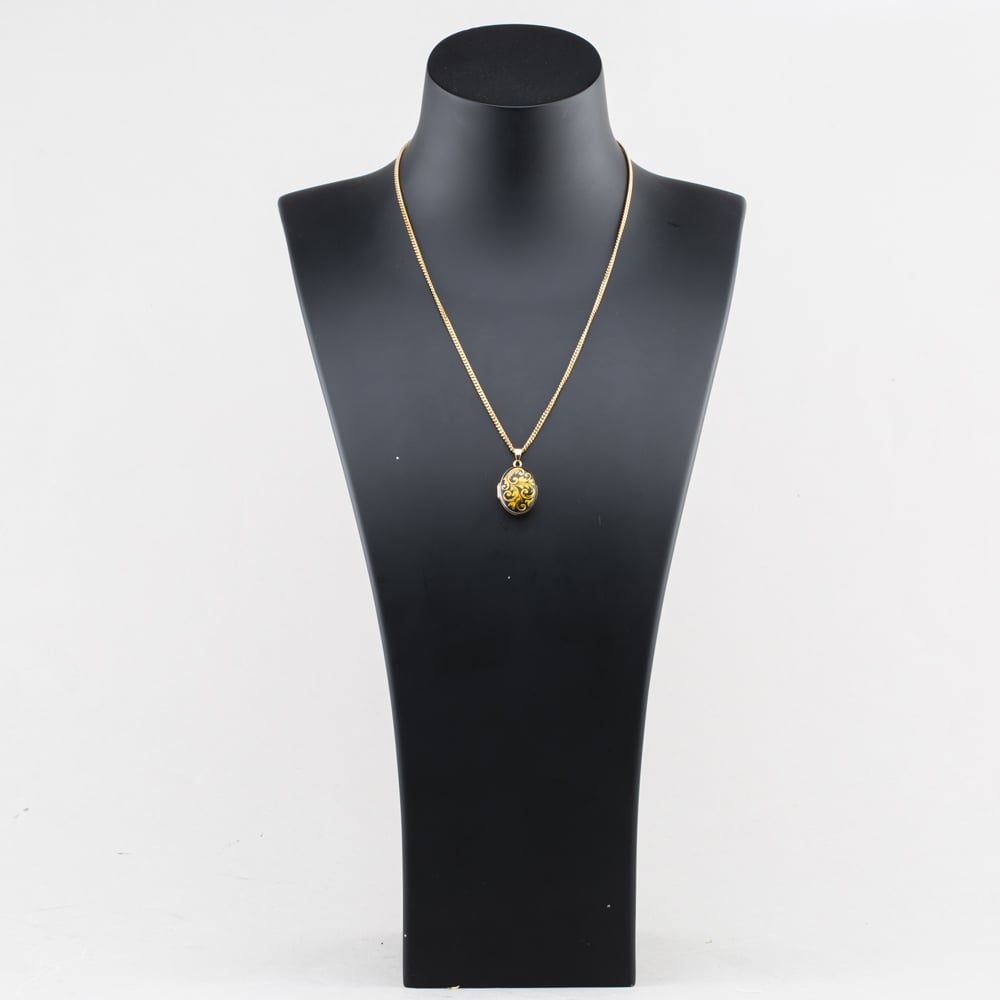 Pre-Owned 9ct Yellow Gold Enamel Oval Locket Pendant & 18 Inch Curb Chain 41143554