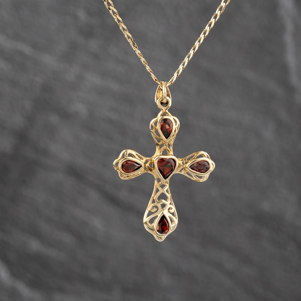 Pre-Owned 9ct Yellow Gold Garnet Set Cross Pendant &amp; 16 Inch Curb Chain 41143559