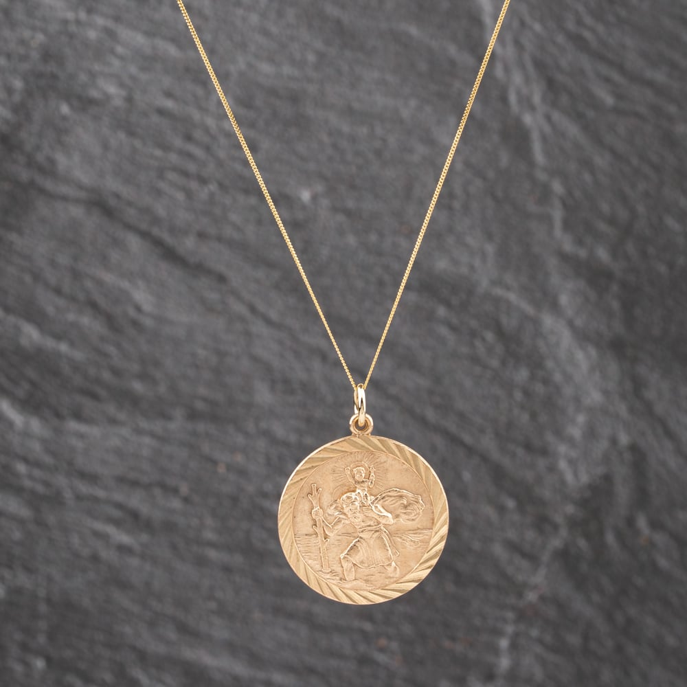 Pre-Owned 9ct Yellow Gold St Christopher Pendant &amp; 18 Inch Curb Chain 41143584