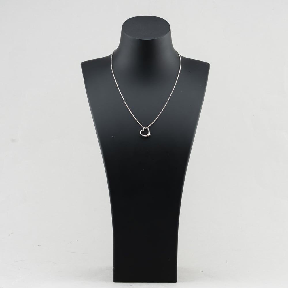 Pre-Owned 9ct White Gold Open Heart Pendant & 18 Inch Curb Chain 41143591