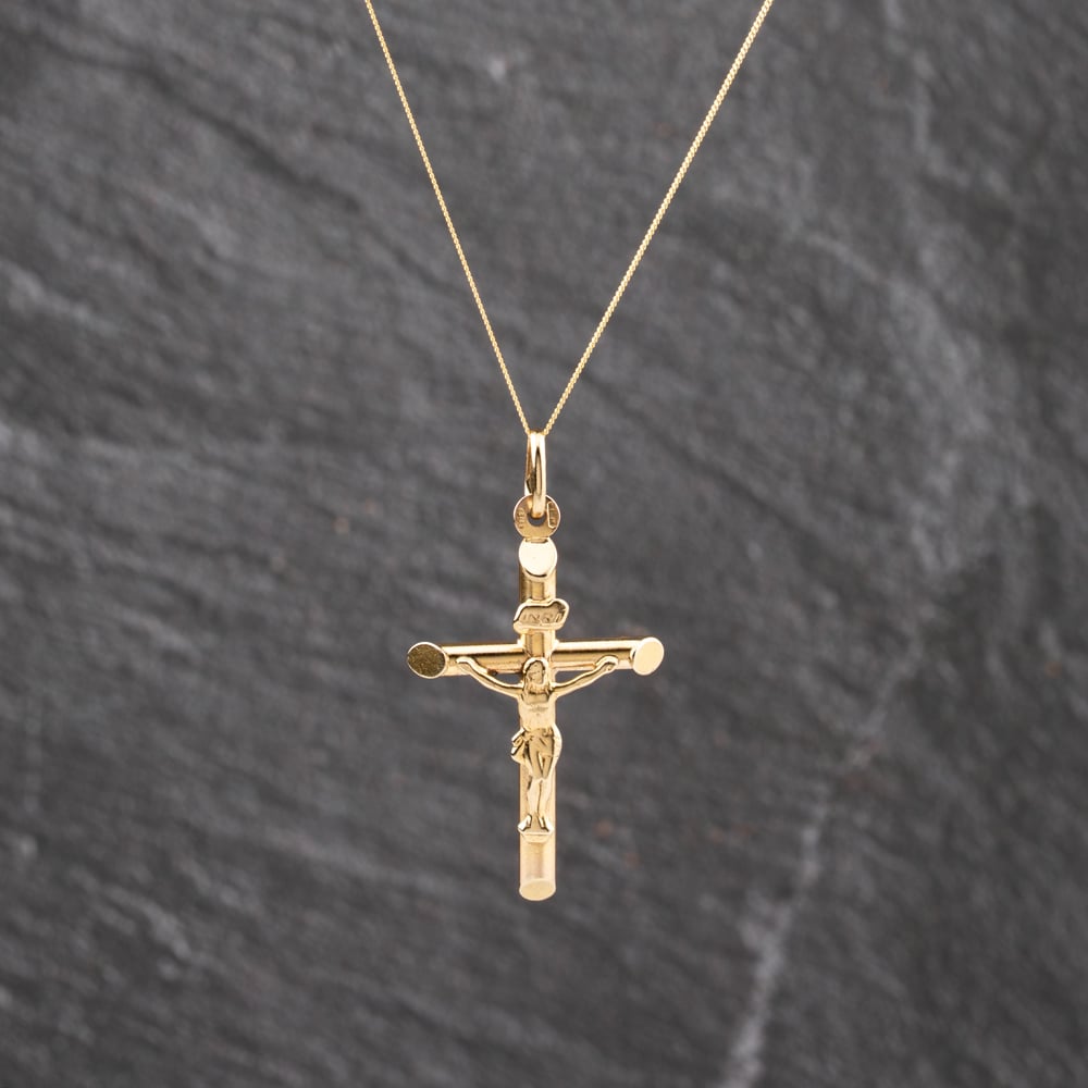 Pre-Owned 9ct Yellow Gold Crucifix Cross Pendant &amp; 18 Inch Curb Chain 41143611