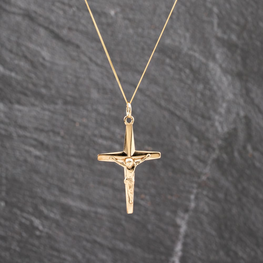 Pre-Owned Vintage 9ct Yellow Gold Crucifix Cross Pendant &amp; 18 Inch Curb Chain 41143612