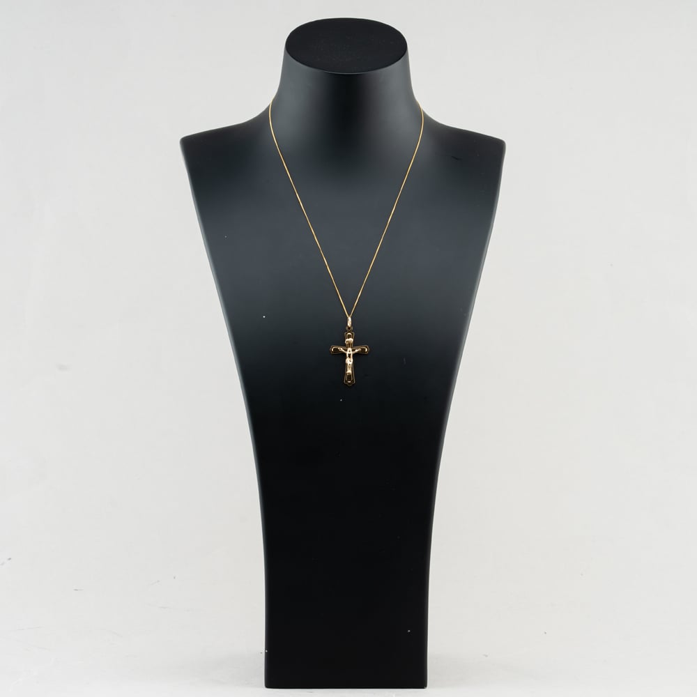 Pre-Owned 9ct Yellow Gold Crucifix Cross Pendant & 18 Inch Curb Chain 41143614