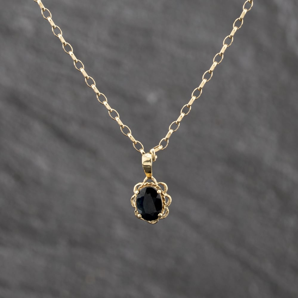 Pre-Owned 9ct Yellow Gold Sapphire Oval Pendant &amp; 18 Inch Belcher Chain 41143626