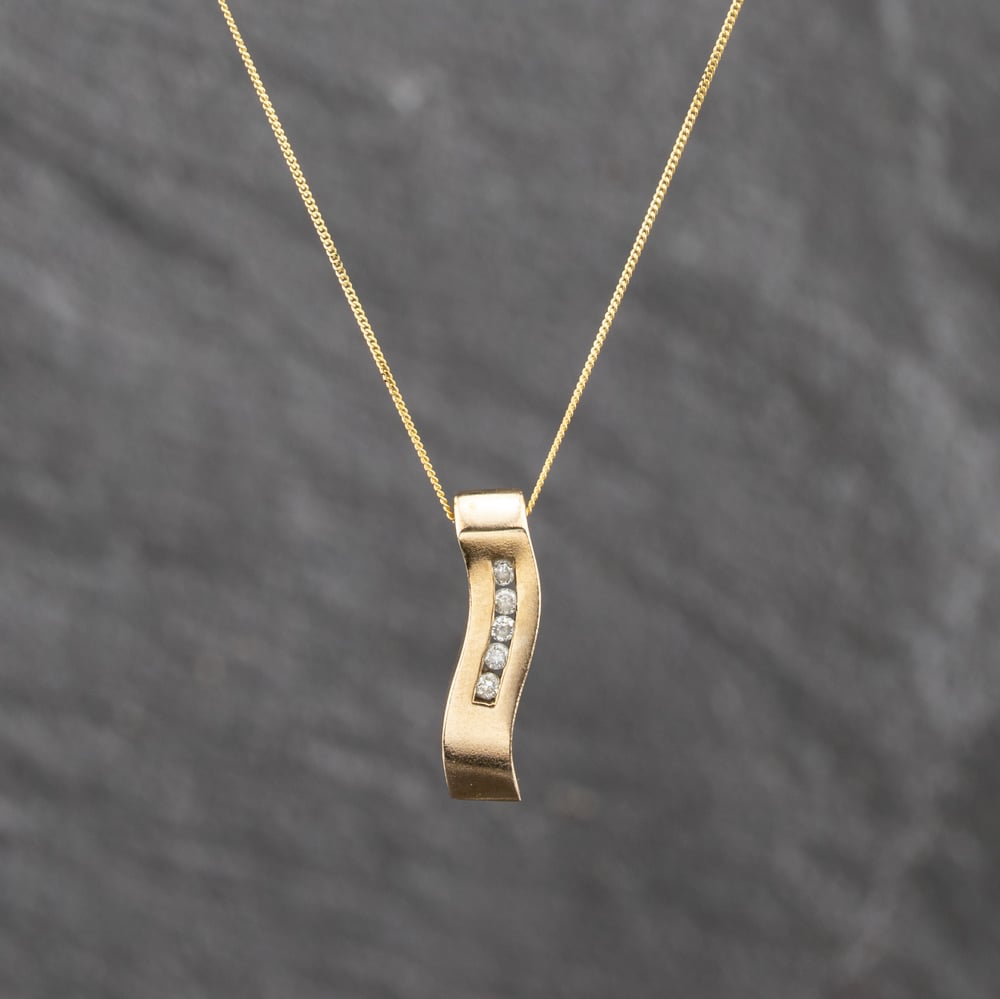 Pre-Owned 9ct Yellow Gold 0.10ct Diamond Five Stone Wave Pendant &amp; 18 Inch Curb Chain 41143638 - paired with