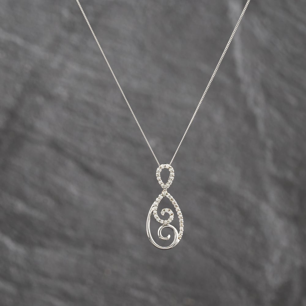 Pre-Owned 18ct White Gold 0.20ct Diamond Swirl Pendant &amp; 18 Inch Curb Chain 41143646