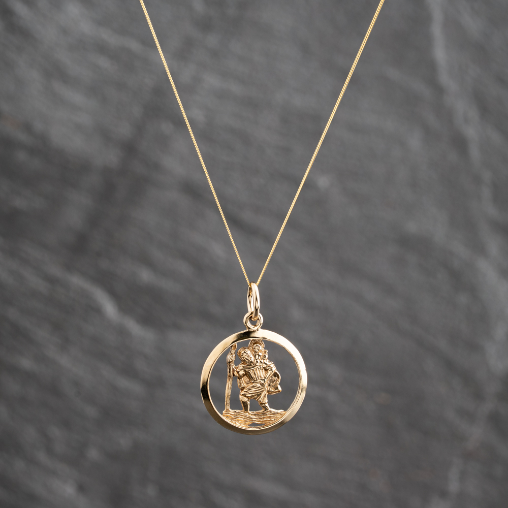 Pre-Owned 9ct Yellow Gold Openwork Round St Christopher Pendant &amp; 18 Inch Curb Chain 41143647