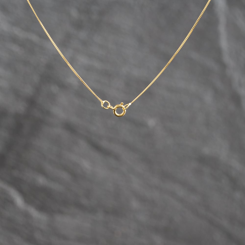 Pre-Owned 9ct Yellow Gold Openwork Round St Christopher Pendant & 18 Inch Curb Chain 41143647