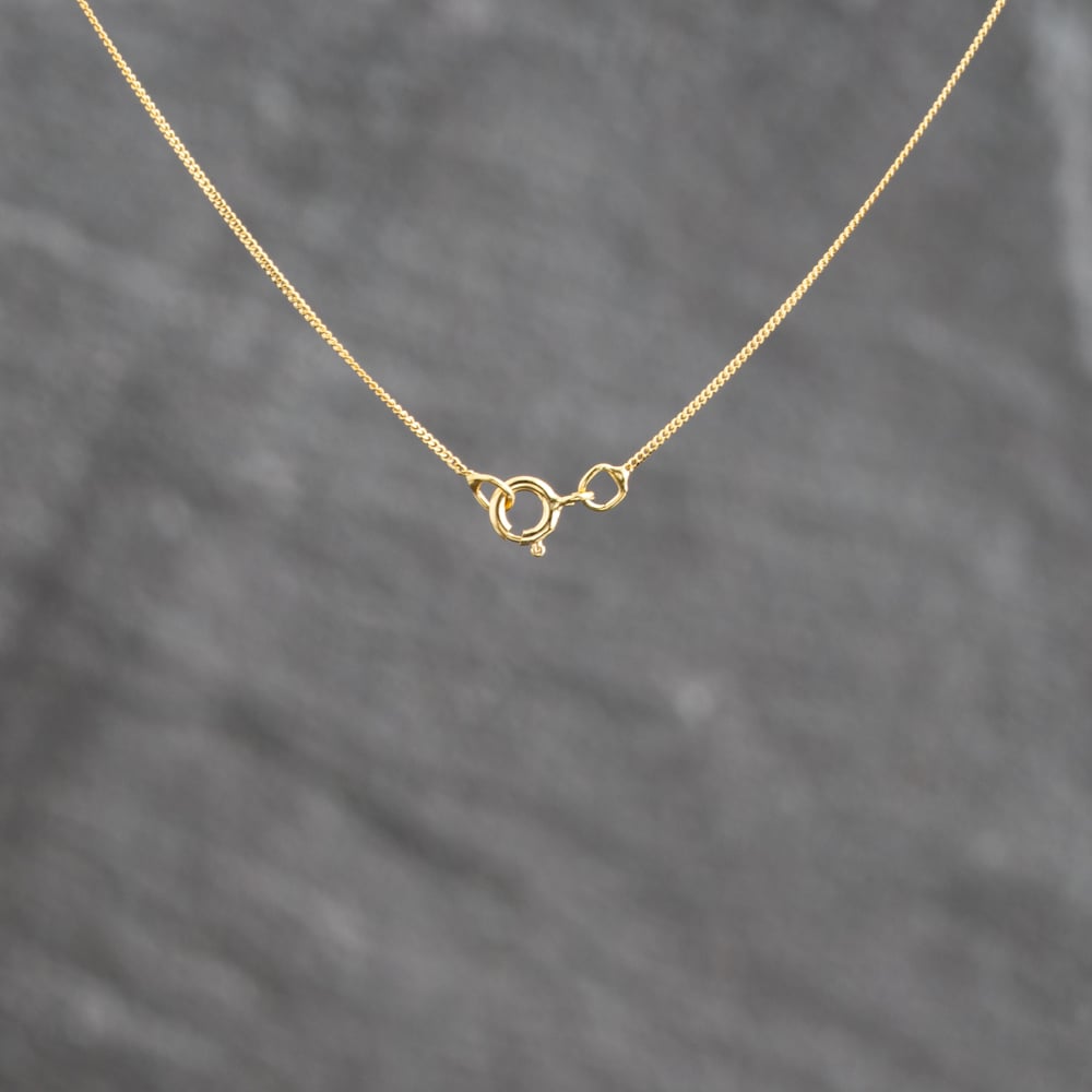 Pre-Owned 9ct Yellow Gold Round St Christopher Pendant & 18 Inch Curb Chain 41143648