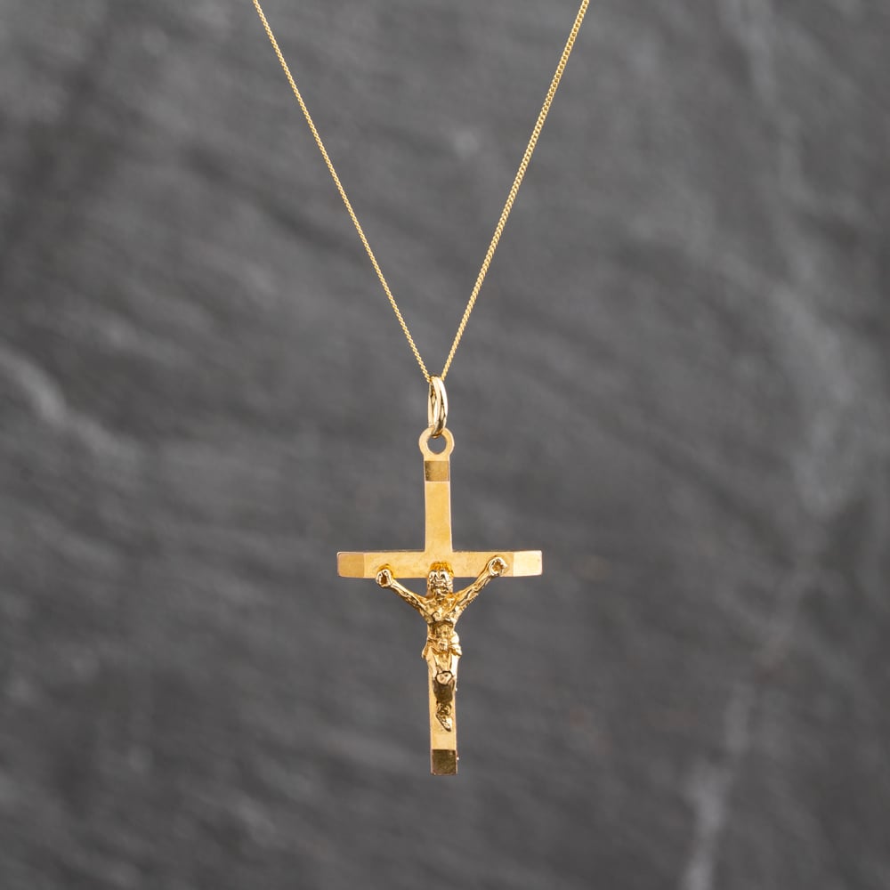Pre-Owned 9ct Yellow Gold Crucifix Cross Pendant &amp; 18 Inch Curb Chain 41143650