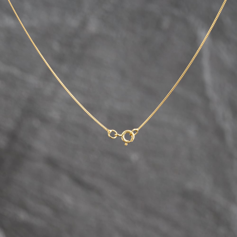 Pre-Owned 9ct Yellow Gold Celtic Cross Pendant & 18 Inch Curb Chain 41143652