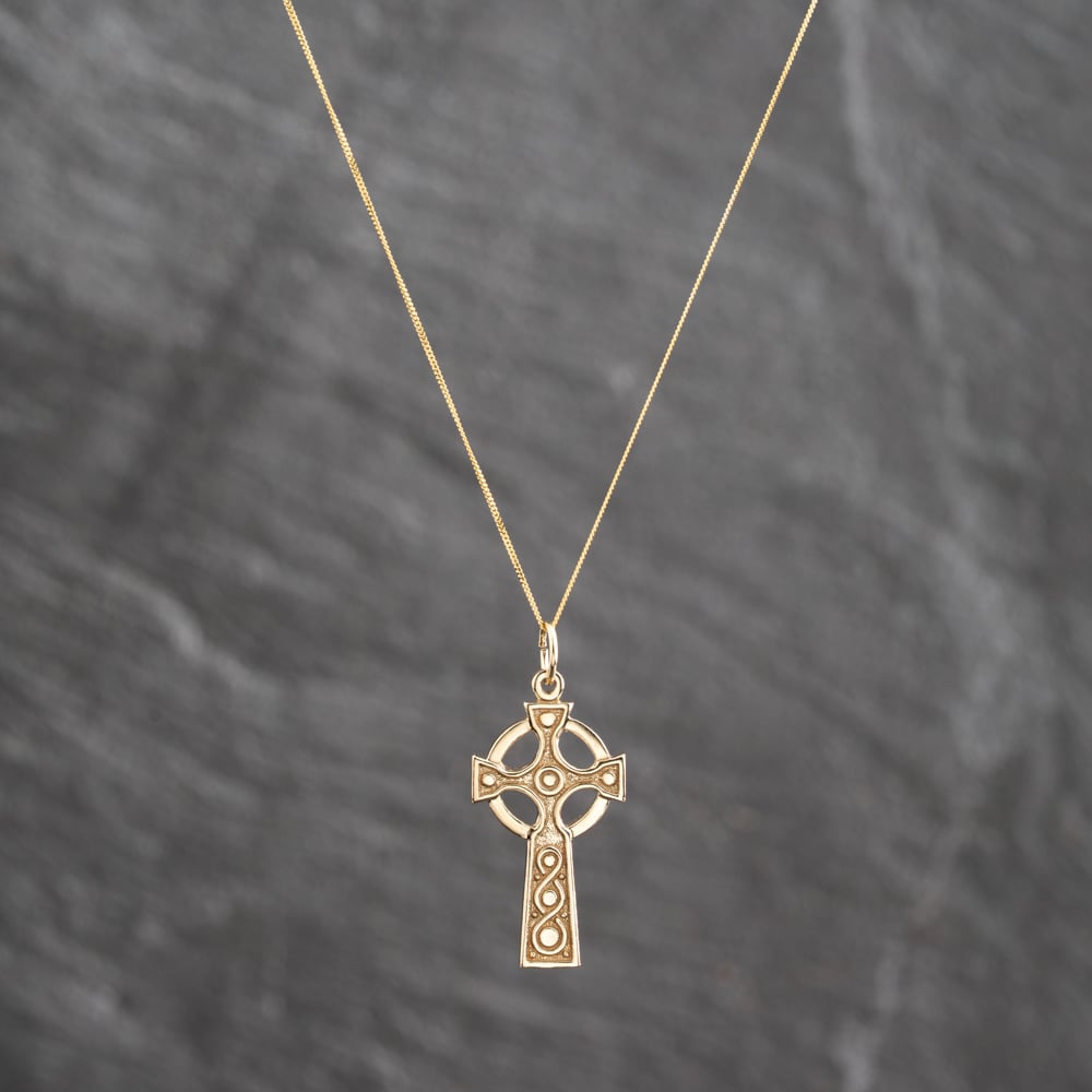Pre-Owned 9ct Yellow Gold Celtic Cross Pendant &amp; 18 Inch Curb Chain 41143653