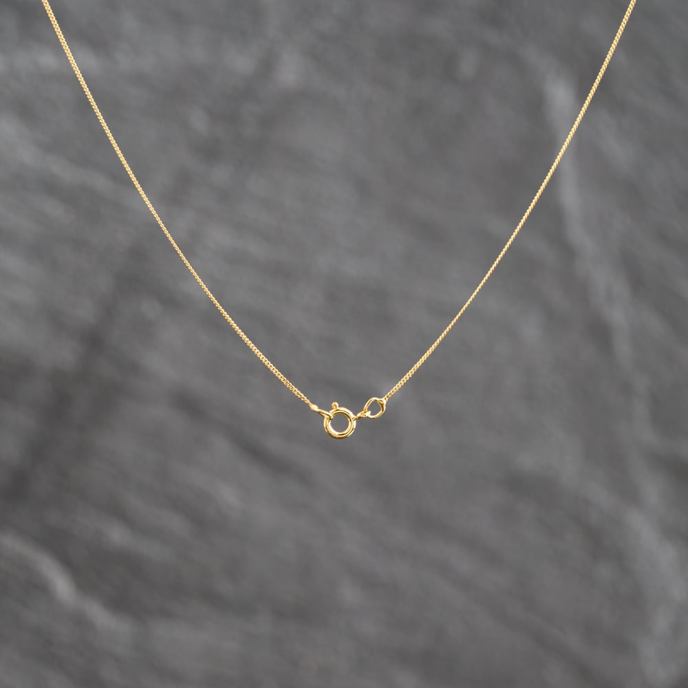 Pre-Owned 9ct Yellow Gold Celtic Cross Pendant & 18 Inch Curb Chain 41143653
