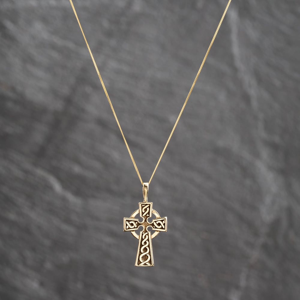 Pre-Owned 9ct Yellow Gold Celtic Cross Pendant &amp; 18 Inch Curb Chain 41143655