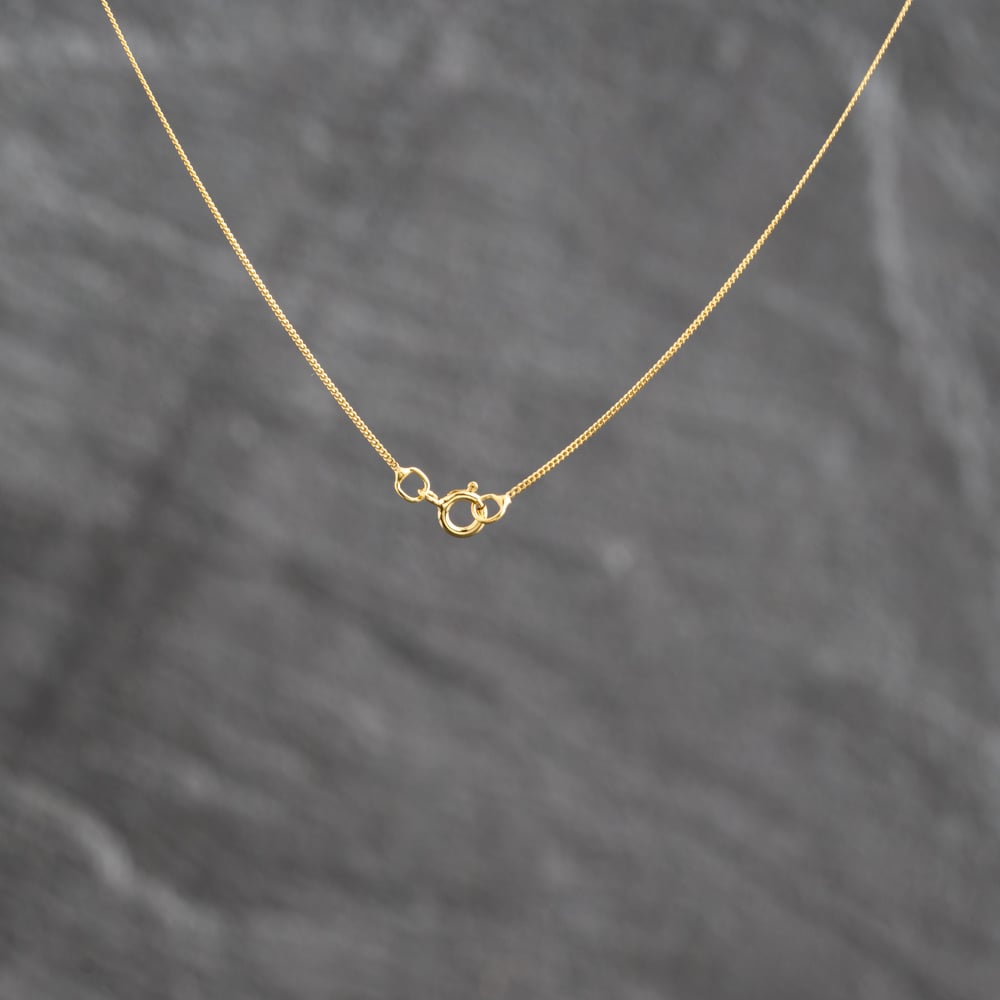 Pre-Owned 9ct Yellow Gold Celtic Cross Pendant & 18 Inch Curb Chain 41143655