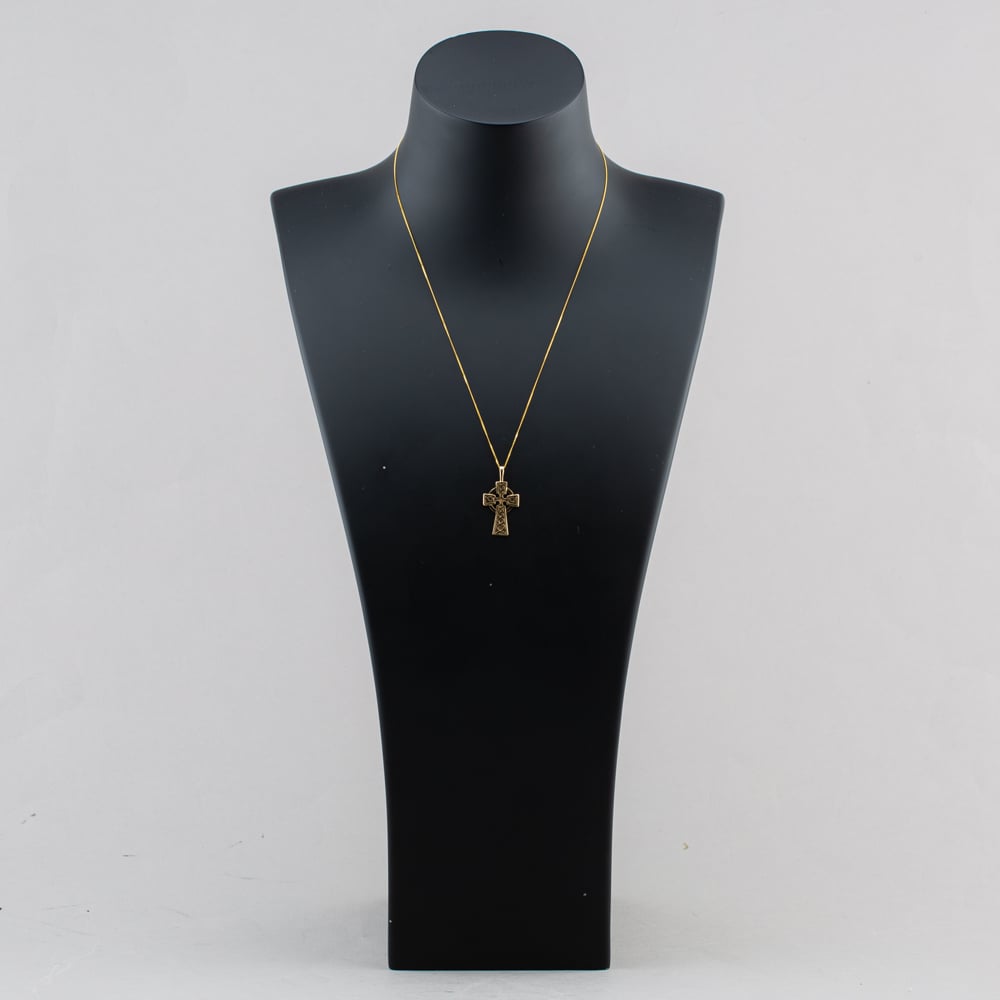 Pre-Owned 9ct Yellow Gold Celtic Cross Pendant & 18 Inch Curb Chain 41143655