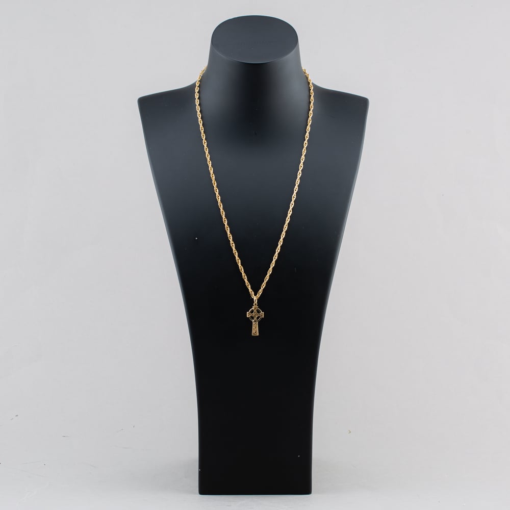 Pre-Owned 9ct Yellow Gold Celtic Cross Pendant & 22 Inch Prince Of Wales Chain 41143656