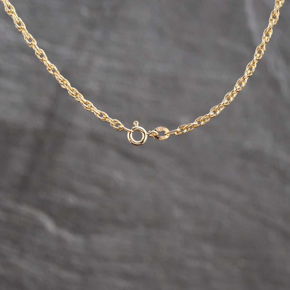 Pre-Owned 9ct Yellow Gold Patterned Cross Pendant & 18 Inch Prince Of Wales Chain 41143657