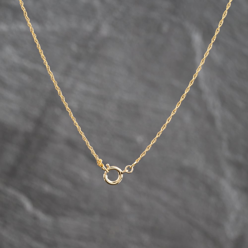 Pre-Owned 9ct Yellow Gold Engraved Oval Locket Pendant & 18 Inch Prince Of Wales Chain 41143660