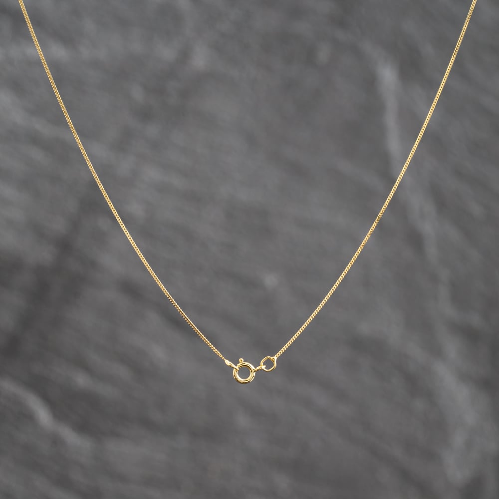 Pre-Owned 9ct Yellow Gold Renni Mackintosh Style Oval Locket Pendant & 18 Inch Curb Chain 41143662