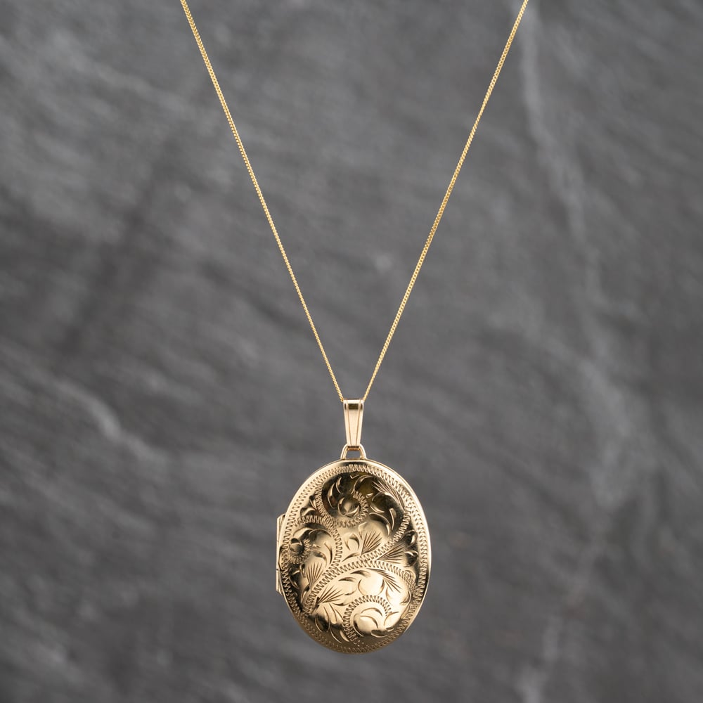 Pre-Owned 9ct Yellow Gold Engraved Locket Pendant &amp; 18 Inch Curb Chain 41143663