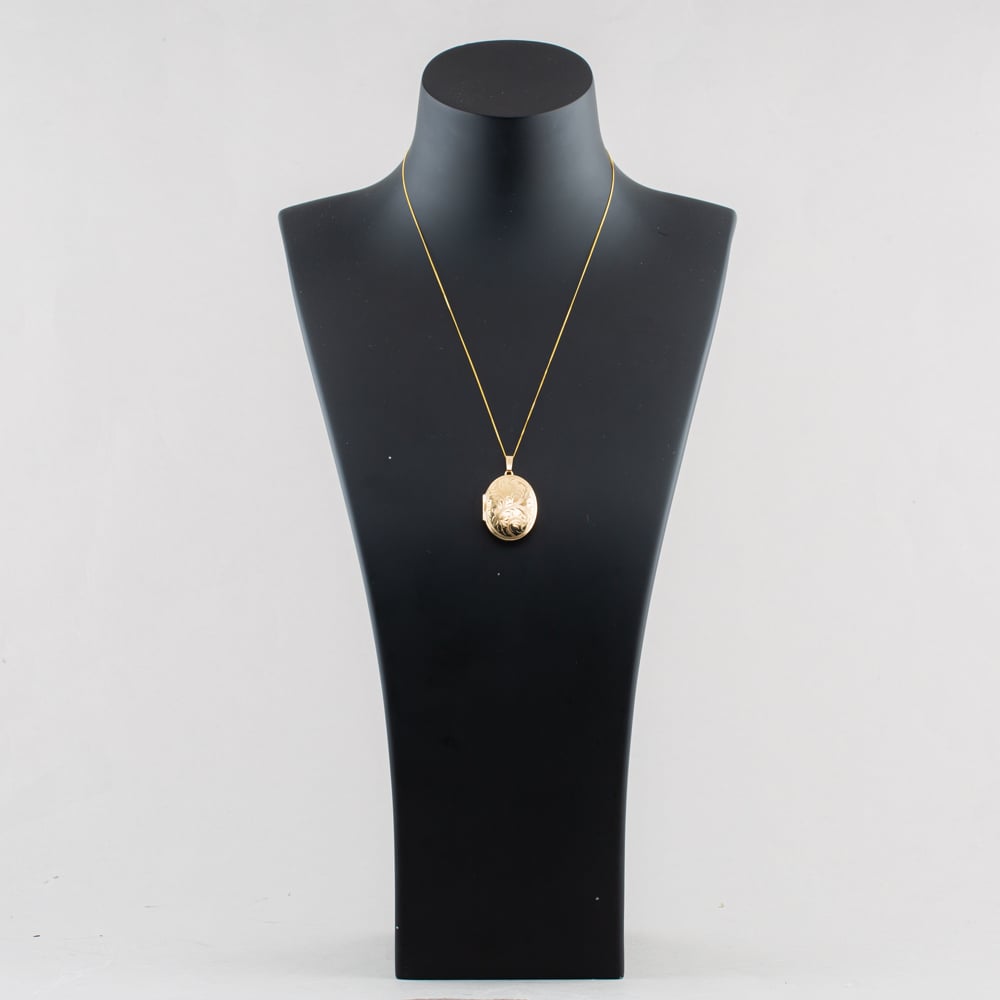 Pre-Owned 9ct Yellow Gold Engraved Locket Pendant & 18 Inch Curb Chain 41143663