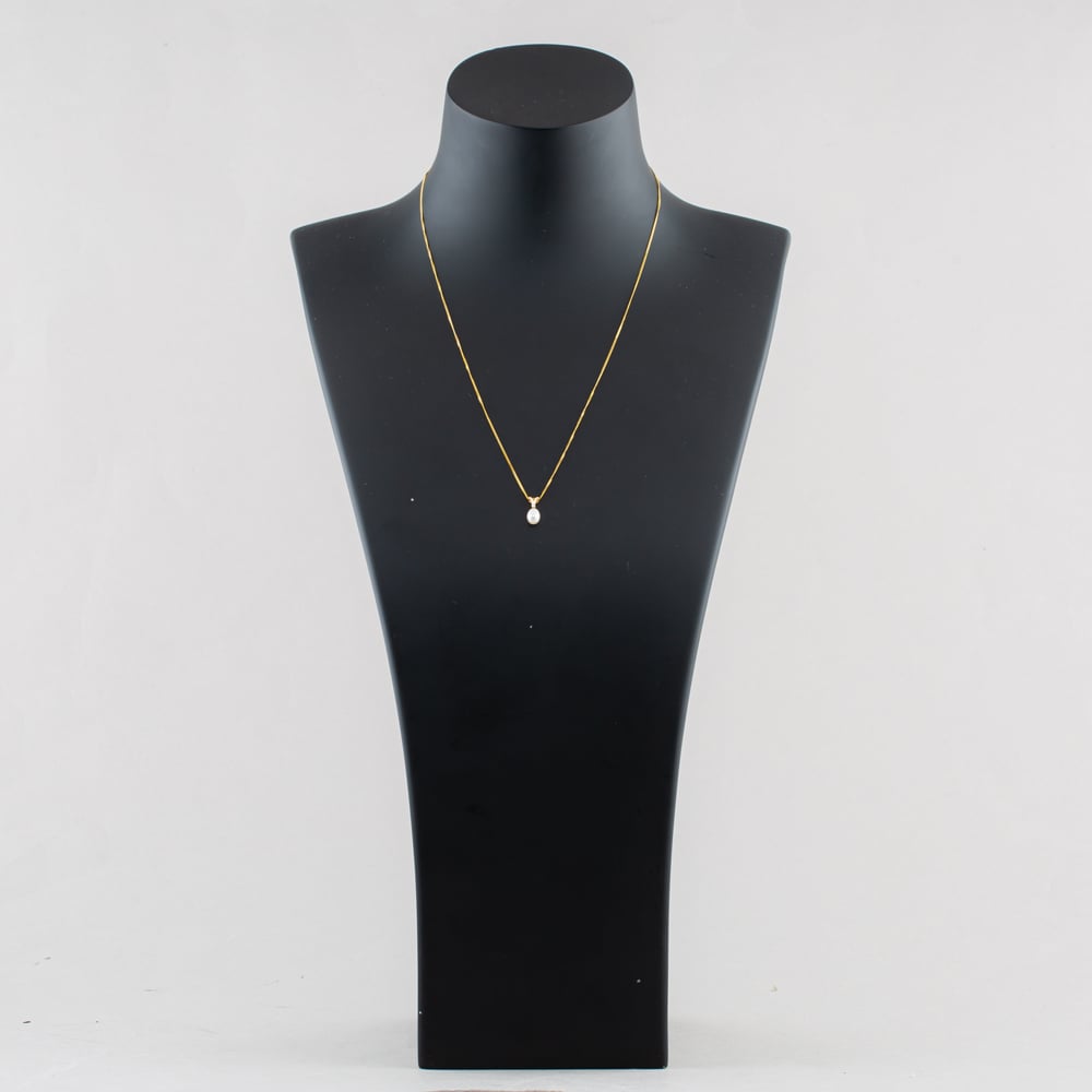 Pre-Owned Yellow Gold Freshwater Pearl & 0.01ct Diamond Pendant & 18 Inch Curb Chain 41143675