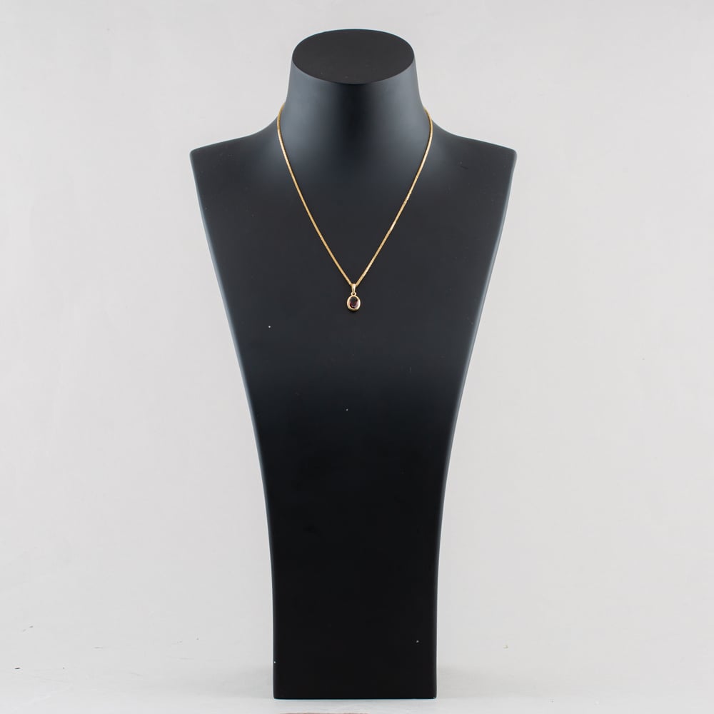 Pre-Owned 9ct Yellow Gold Garnet Oval Pendant & 16 Inch Foxtail Chain 41143676