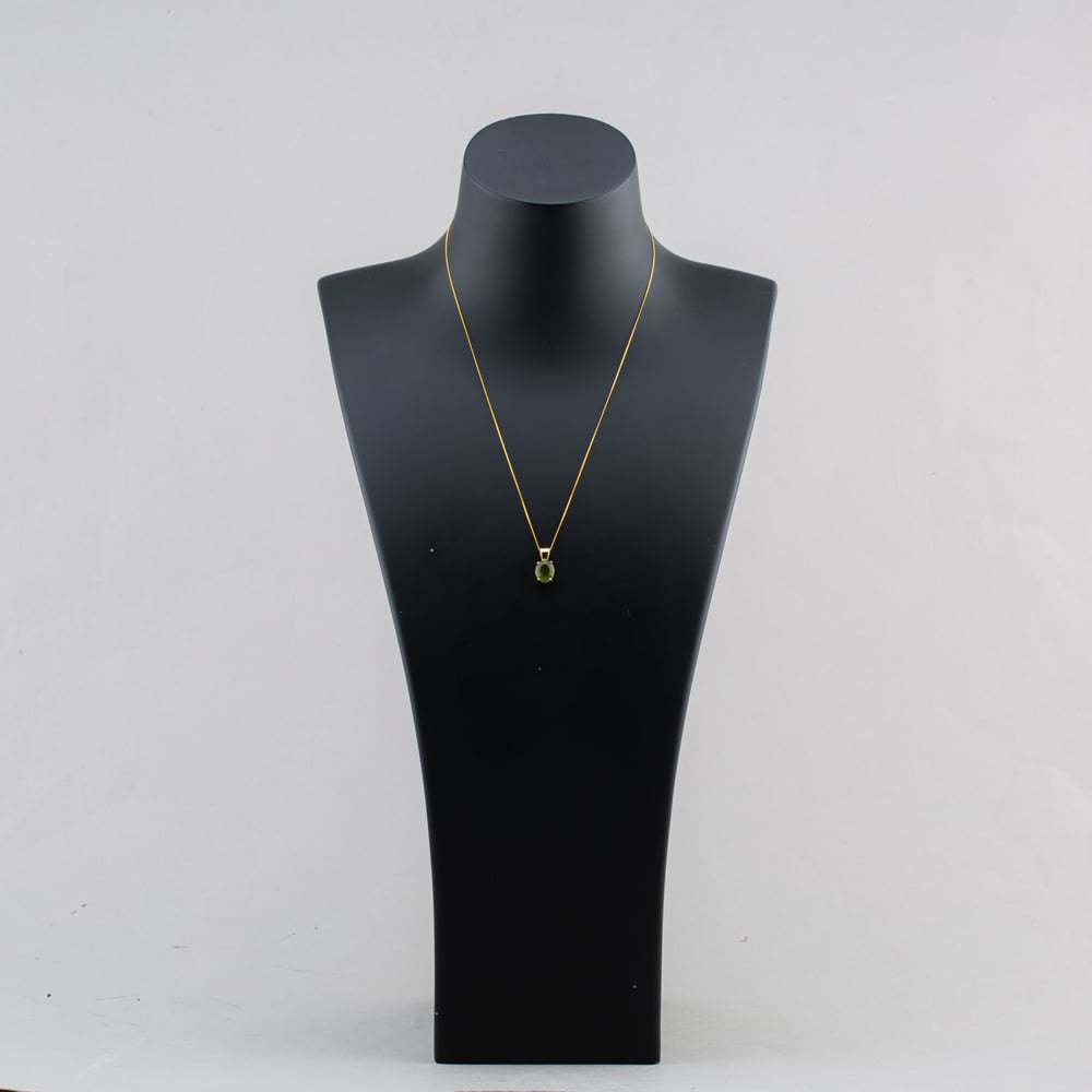 Pre-Owned Yellow Gold Peridot Oval Pendant & 18 Inch Curb Chain 41143693
